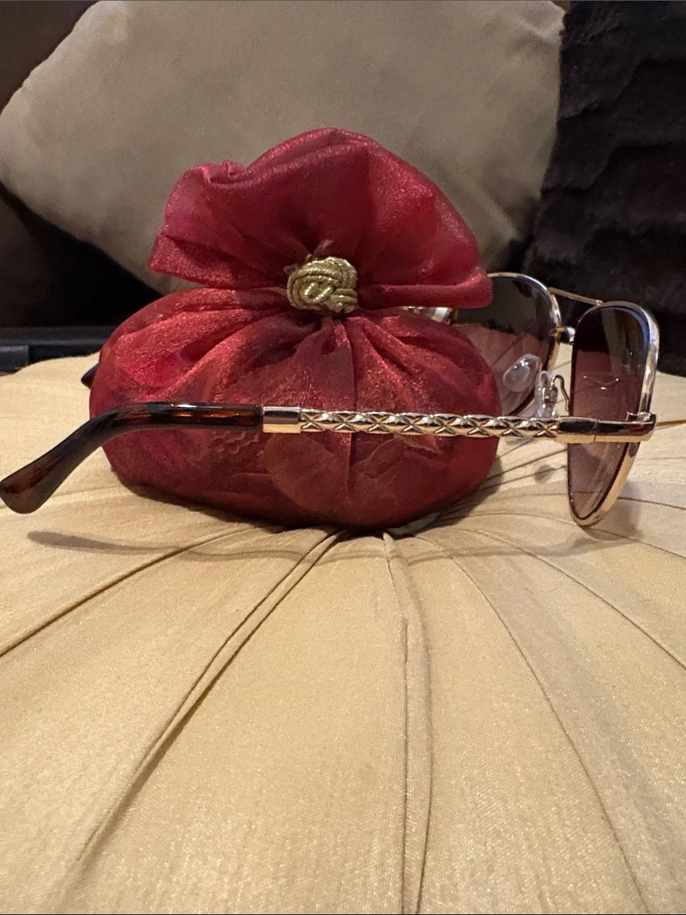 NWT Oscar de la Renta Gold Frame Brown Lens Aviator Sunglasses with Orange Pouch